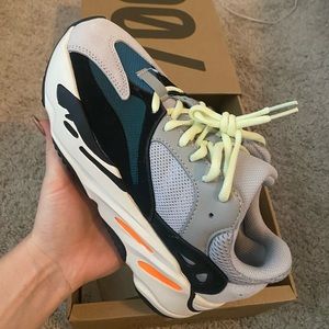 Adidas Yeezy 700 Wave Runner